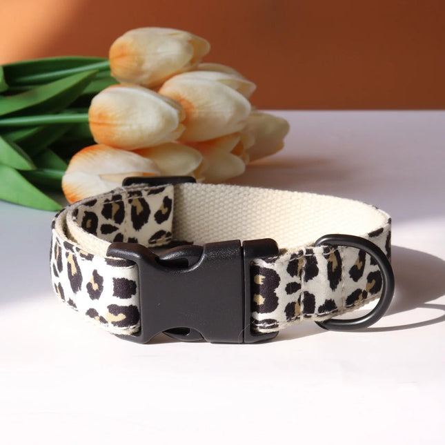 Luipaardprint Halsband en Riem voor Honden | Verstelbaar en Duurzaam Nylon | Gepersonaliseerd met Hondenaam | Comfortabele en Veilige Pasvorm