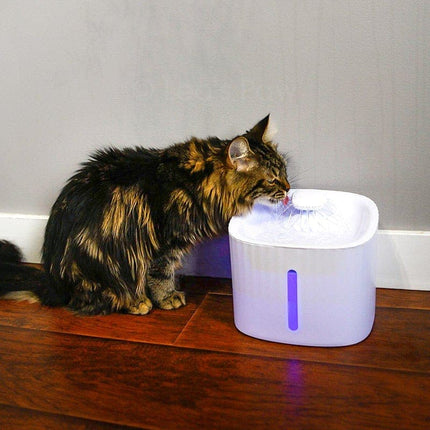 Automatic LED Cat Drinking Fountain | 2.5L | With Silent Pump & Adjustable Flow | Triple Filter System | Continuous Fresh Water | Prevents Urinary Problems | Modern Design | BPA-Free | Low Energy Consumption