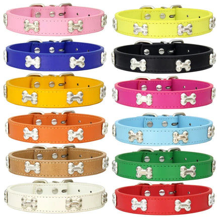 Luxe Kunstleren Halsaccessoire voor Huisdieren met Metalen Botdetails | Verstelbaar en Comfortabel | Geschikt voor Honden en Katten