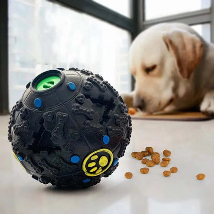 Zwarte Voerdispenser voor Honden met Geluidseffect | Ribbelstructuur voor Tandverzorging | Veilig Vinyl | 9x9x9 cm