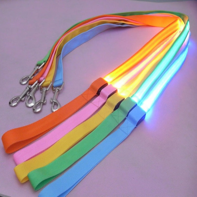 LED Veiligheidsriem Voor Honden | USB Oplaadbaar | Meerdere Lichtstanden | Ergonomisch Handvat | Nylon | Verkrijgbaar in Diverse Kleuren | 120cm Lang | 2.5cm Breed | Nachtelijke Wandeling Veiligheid