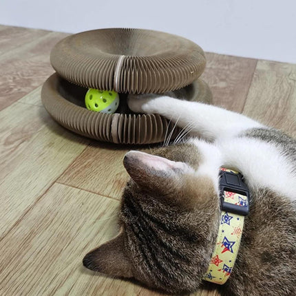 Lola | Duurzaam Krabmeubel Met Gratis Speelballetje | Stressverlagend Kattenplezier
